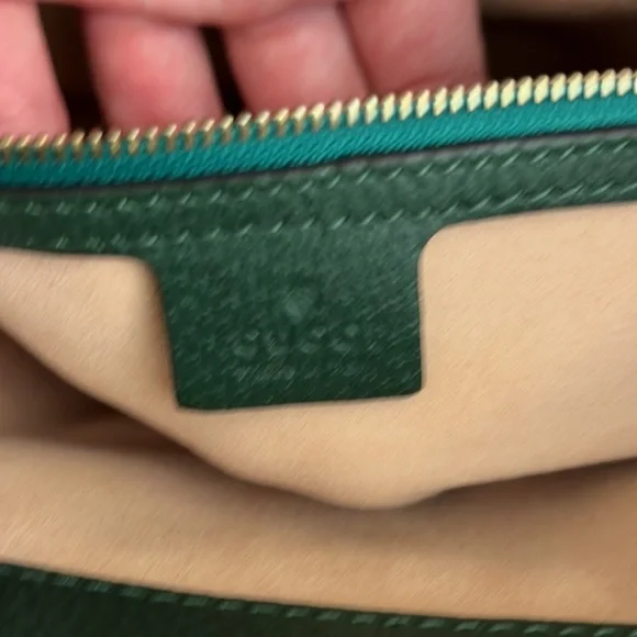 Gucci GG Supreme Messenger Tote Bag - Picture 13 of 15
